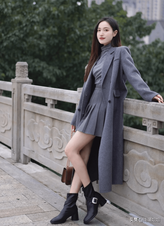 草”？穿错显胖还俗气一般人hold不住ag旗舰厅网站为什么劝你别跟风穿“皮