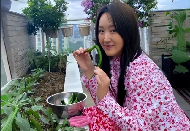 近照曝光脸部浮肿身材走样网ag旗舰厅注册53岁杨钰莹(图5)